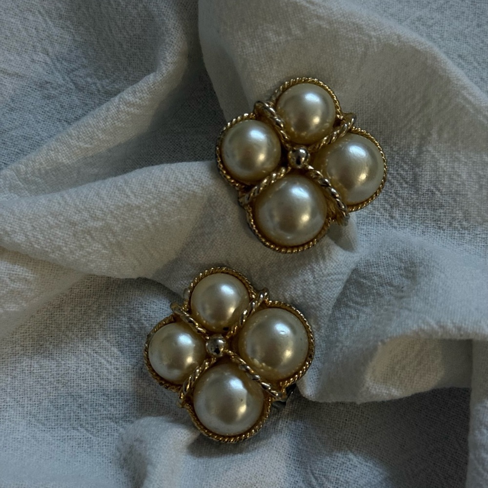 Vintage Gold-Tone Pearl Cluster Clip-On Earrings